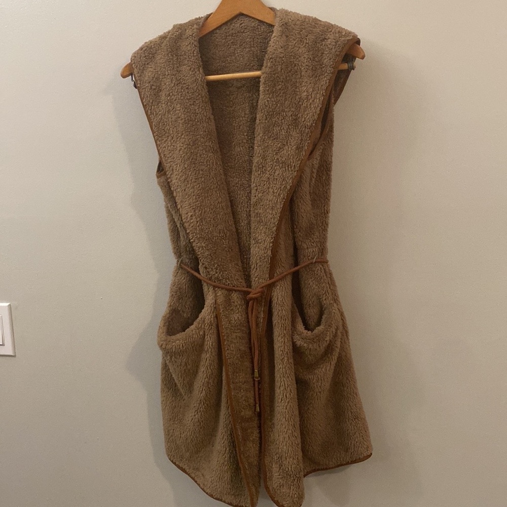 Hooded Sherpa Vest